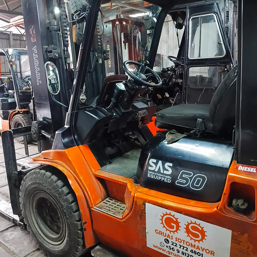 Grúa horquilla SAS de 5 toneladas lista para operar